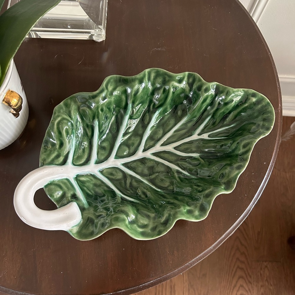 Vintage Ceramic Bordallo Pinheiro Cabbage
Leaf Salad Bowl, Portugal 60s - Picture 4 of 4
